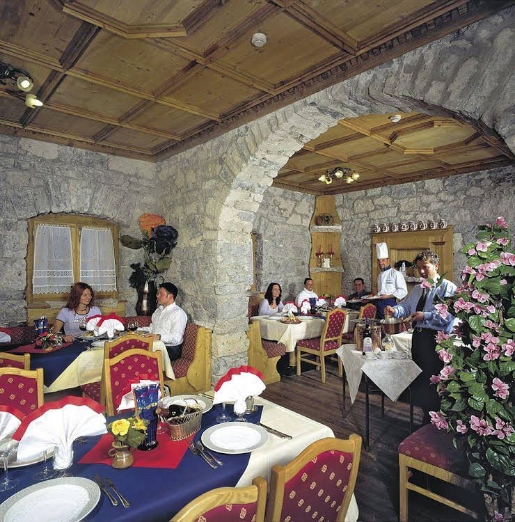 Schloss Hotel Dolomiti3