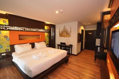 Superior Double or Twin Room with Partial Sea View