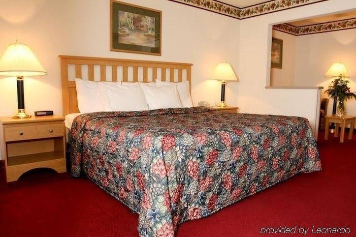GuestHouse Inn & Suites Tumwater Hotel4