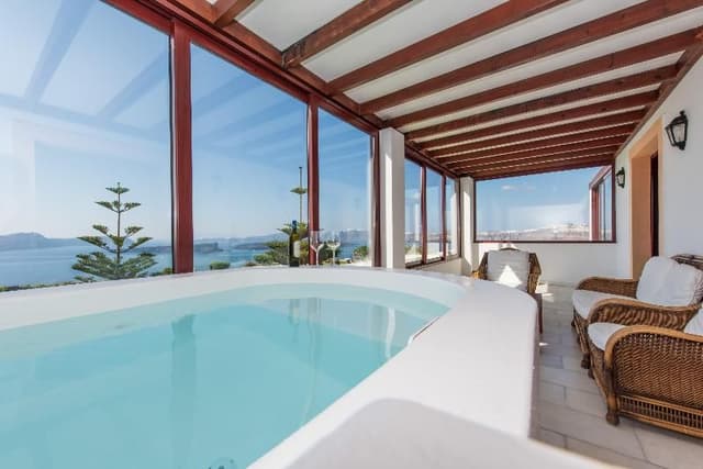 SUITE WITH JACUZZI