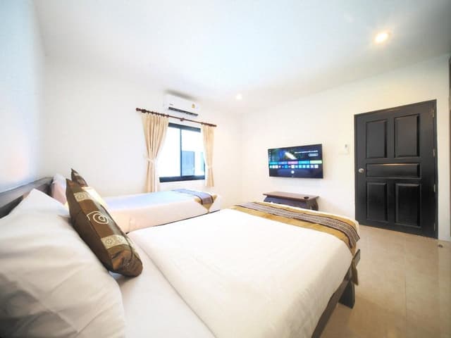Standard Twin Room with Balcony