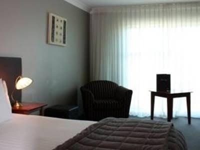 The Waterfront Hotel0