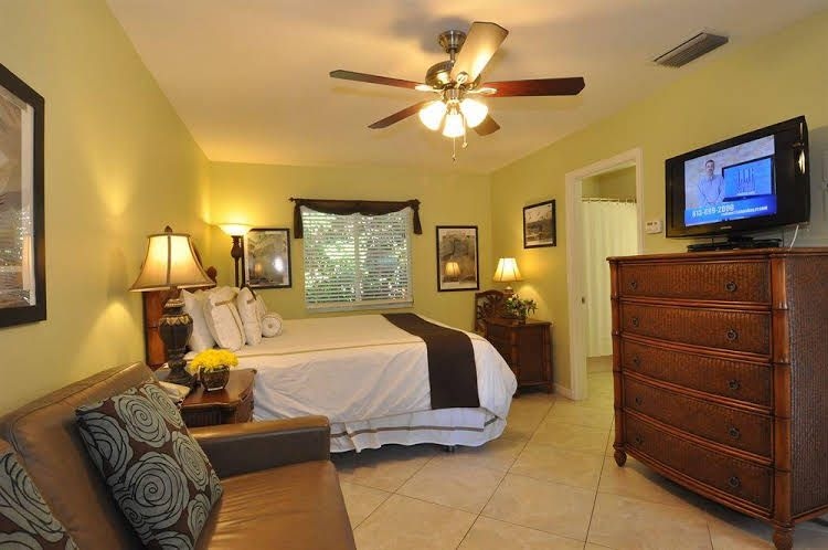 Tropical Beach Resorts - Sarasota0