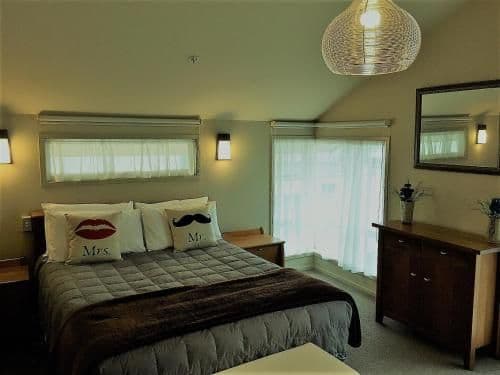Two-Bedroom Suite with Loft and Sea View - Upper Floor