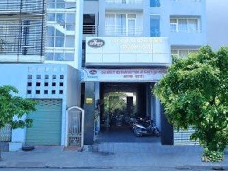Crown Hotel4