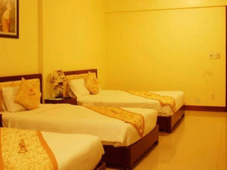 Crown Hotel2