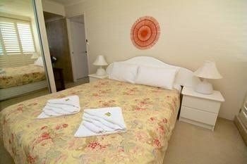 โฟร์ชอร์ อพาร์ตเมนต์ส (Foreshore Apartments)1
