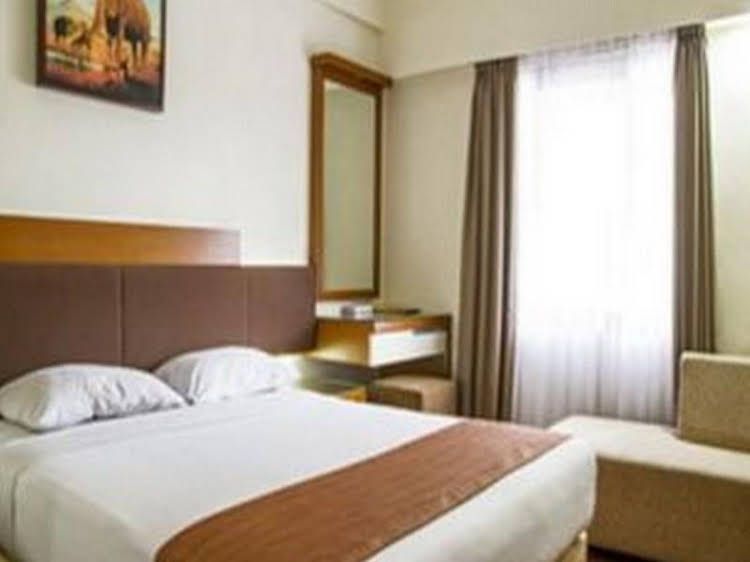 โรงแรมเมก้าโปรกลามาซี (Mega Proklamasi Hotel)4