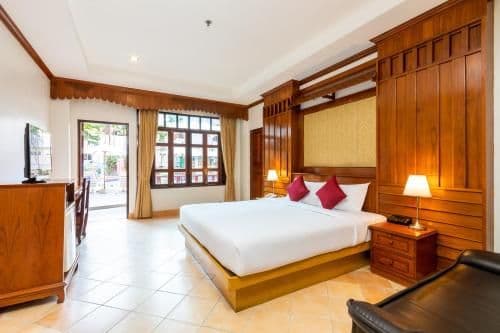 Deluxe Double or Twin Room with Pool Access