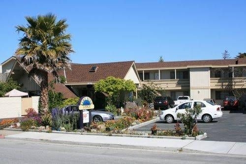 Monterey Fireside Lodge4