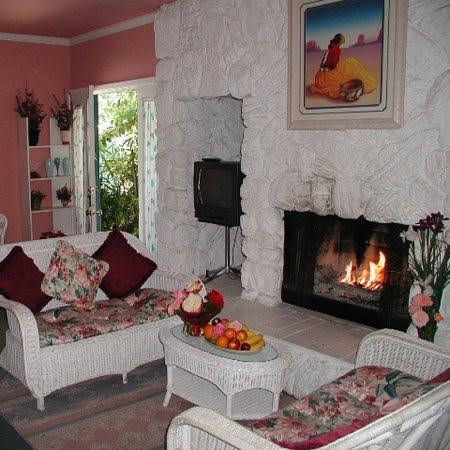 Monterey Fireside Lodge1