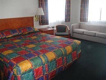 Simply Home Inn & Suites - Riverside Simply Home Inn & Suites - Riverside