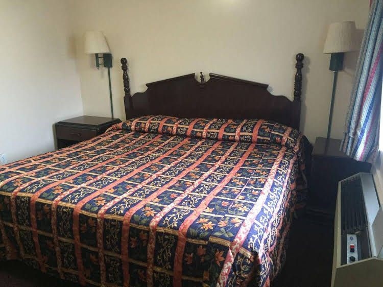 Blue Falls Motel0