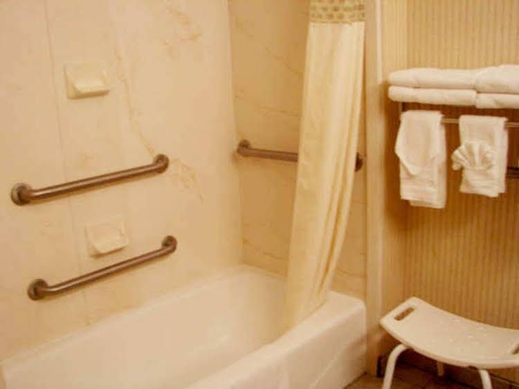 Hampton Inn & Suites Scottsbluff1