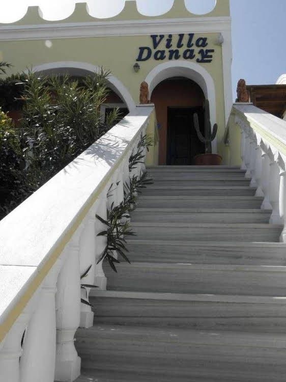 Danae Villa0