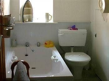 The Lyndsay Guest House2