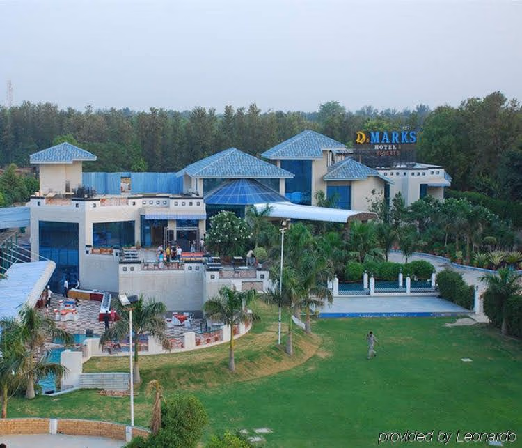 Dee Marks Airport Hotel & Resorts3