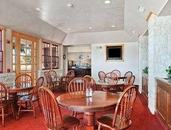 Fredericksburg Hill Country Hotel2
