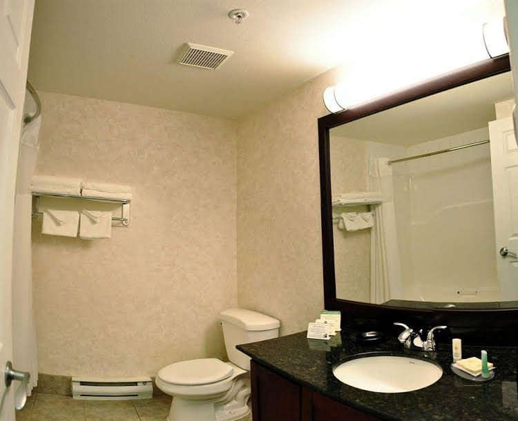 Pacific Inn & Suites Kamloops0