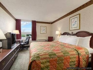 เรด รูฟ อินน์ บาตาเวีย (Red Roof Inn Batavia)1