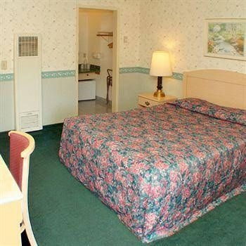 National 9 Motel Plymouth Street1