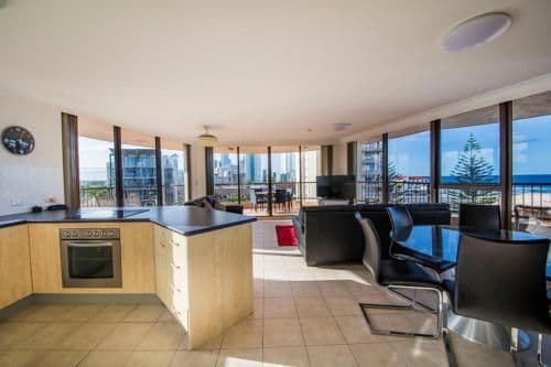 Deluxe Two-Bedroom Apartment with Ocean View and Air-conditioning
