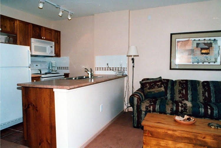 Town Plaza Suites by ResortQuest Whistler2