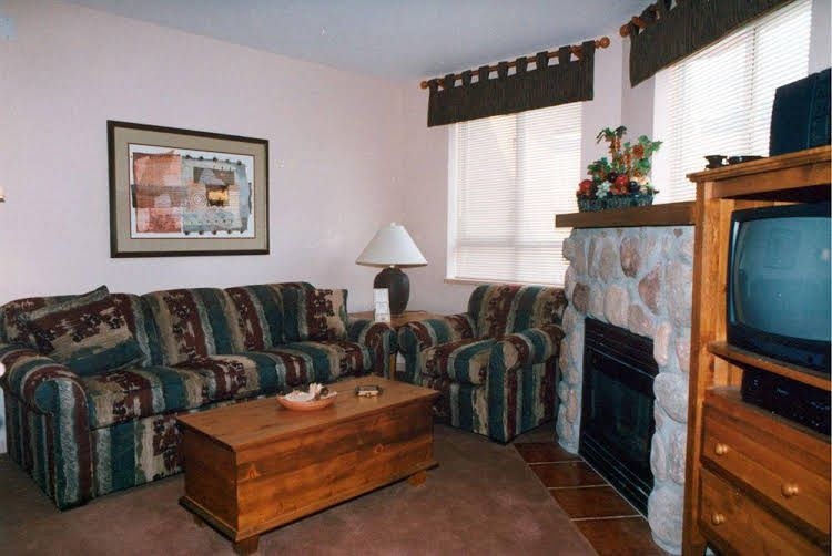 Town Plaza Suites by ResortQuest Whistler1