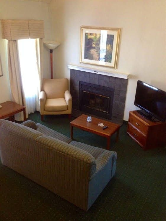 Hawthorn Suites by Wyndham0