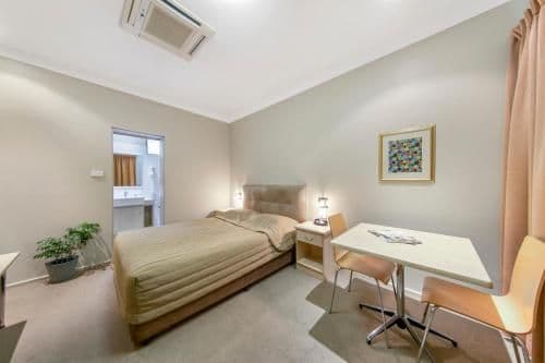 Standard Queen Room