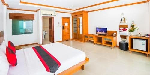 Deluxe Sea View with Romantic Set Dinner on Beach