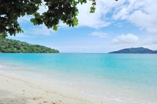 ไตรตรัง บีช รีสอร์ท (Tri Trang Beach Resort)0
