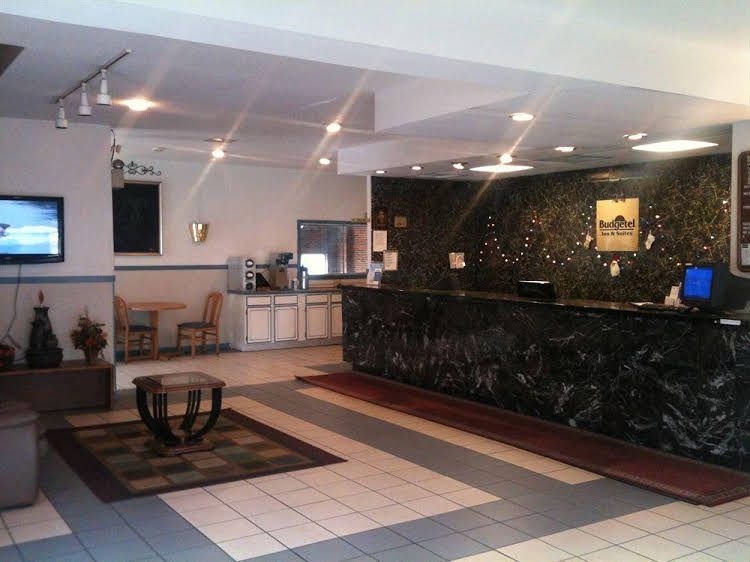 Budgetel Inn and Suites - Glen Ellyn4