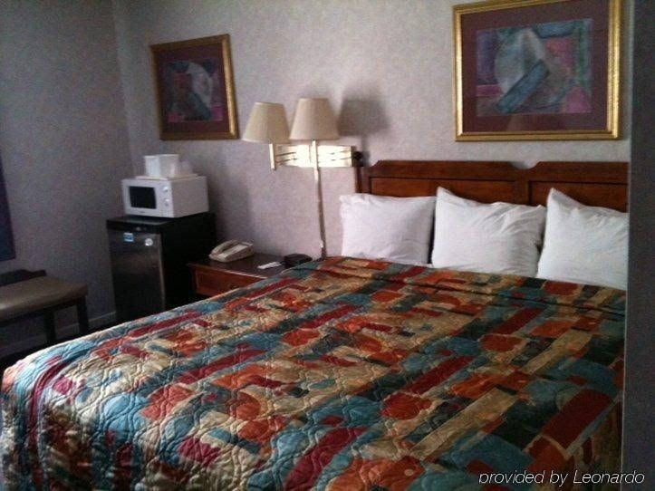 Budgetel Inn and Suites - Glen Ellyn1