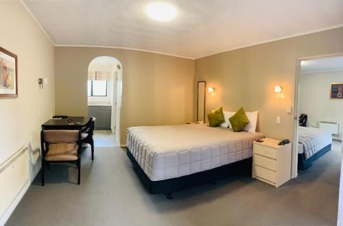Kingswood Manor Motel4