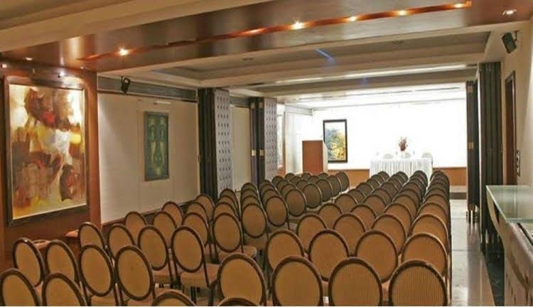 โรงแรมดิโพลมัท (Hotel Diplomat)3