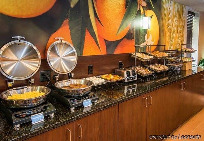 Fairfield Inn & Suites Cincinnati North/Sharonville0