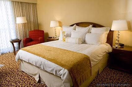 Hotel Fort Wayne2