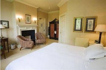 Haley's Hotel0