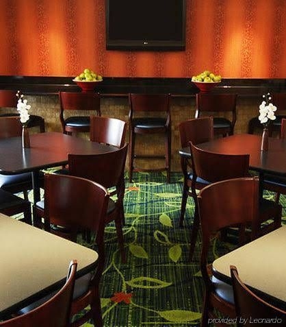 แฟร์ฟิลด์ อินน์ แอนด์ สวีท โรเชสเตอร์ อีสต์ (Fairfield Inn and Suites Rochester East)1