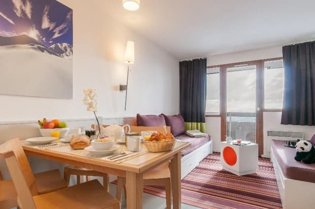 APARTMENT CONNECTING ROOM
