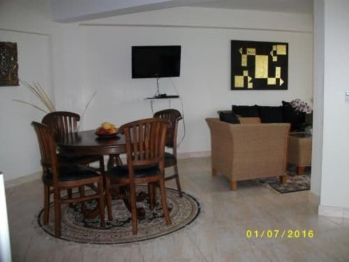 Deluxe One-Bedroom Apartment