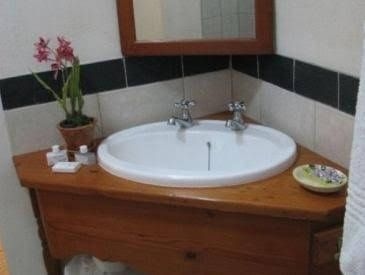 Milkwood Country Cottage2