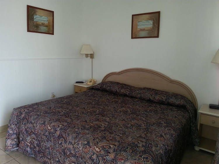 Beach Tropics Motel2