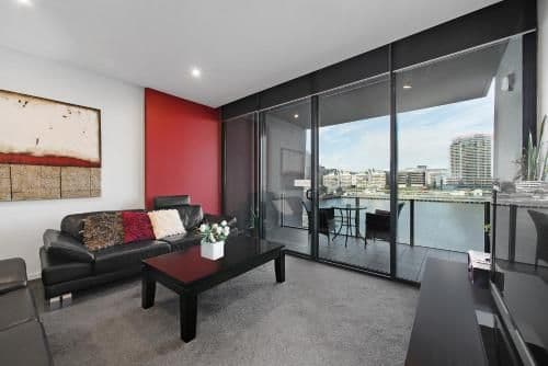 NewQuay Two-Bedroom, Two-Bathroom Apartment with Marina View