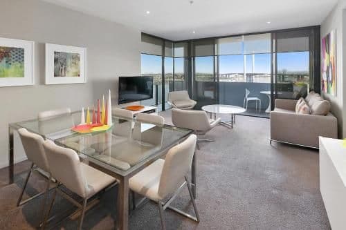 NewQuay Two-Bedroom, Two-Bathroom Apartment with View