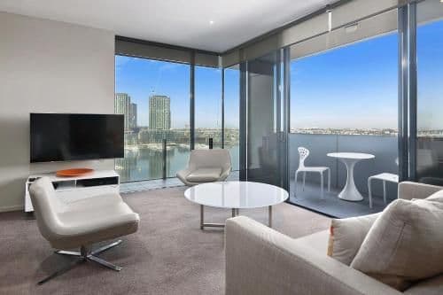 NewQuay Two-Bedroom, Two-Bathroom Apartment with View