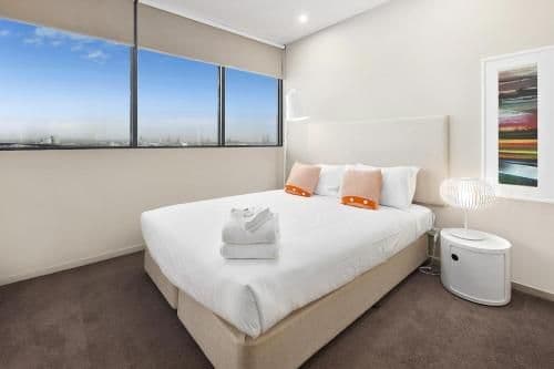 NewQuay Two-Bedroom, Two-Bathroom Apartment with View