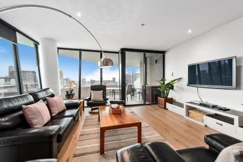 NewQuay Three-Bedroom Apartment with Harbour View