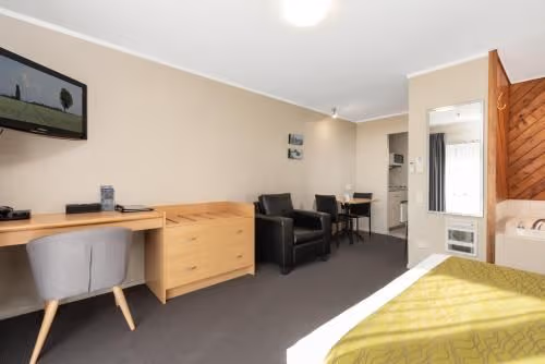 Queen Studio with Spa Bath